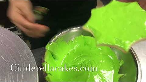 Cinderella Cakes Spiderweb Cookie Tutorial