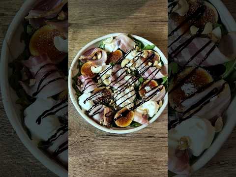 Легкий салат с инжиром и страчателлой