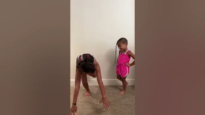 Big Sister Teaches Little Sister TikTok Trend 🤸🏽‍♀️💞