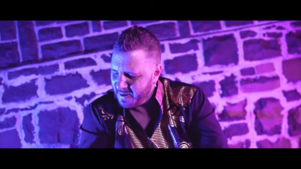 Semiz xoroz zorga kirib kelayotgan video Semiz xoroz zorga kirib kelayotgan video