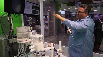 The cinching effect of the Carillon Device demonstrated by Dr. von Bardeleben.