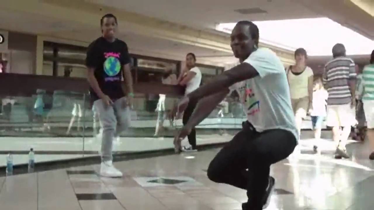 GEEKGEAR & TEAM BLAZE KICKED OUT 4 JERKIN!!! go to www.getgeekgear.com