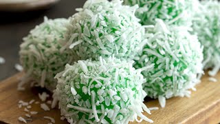 Indonesian Sweet Rice Cakes - Klepon / Onde Onde [20 Minute Recipe!]