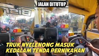 Ngakak! Truk Ini Nekat Masuk Tenda Hajatan Nikah Gegara Jalan Ditutup