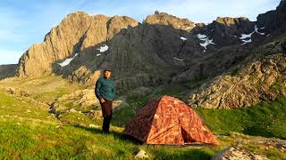 Hiking in the Scottish Highlands pl