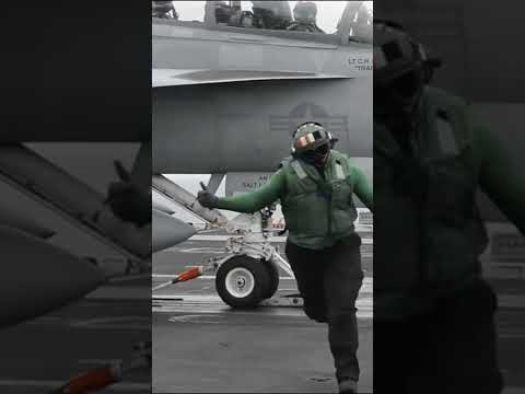 Video: Teodora Rūzvelta lidmašīnas bāzes kuģis ir ASV jūras spēku lepnums un spēks