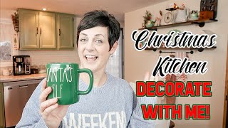 CHRISTMAS ❄️ DECORATE WITH ME 2021 VINTAGE TRADITIONAL CHRISTMAS KITCHEN COZY CHRISTMAS DECOR IDEAS!