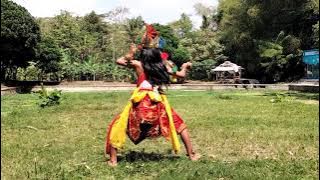 Bapang Joyosentiko Haaaaa nari di embung😱 basah-basahan donk. #Tari Bapang Malangan