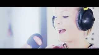 Studio Brussel: Jessy (Mckenzie) - Innocence '12 (live)