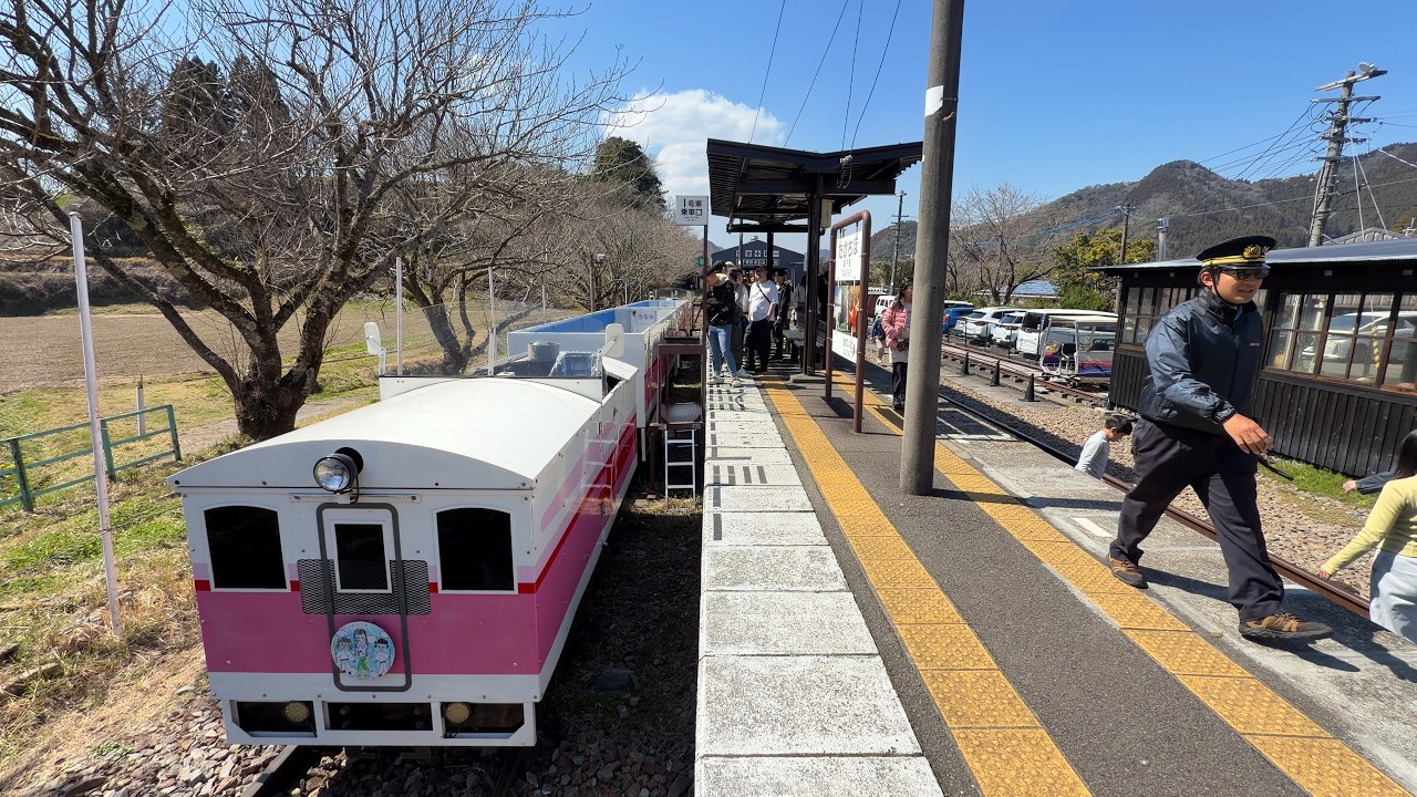 Let's ride on the mini train to Japan's tallest Takachiho Bridge