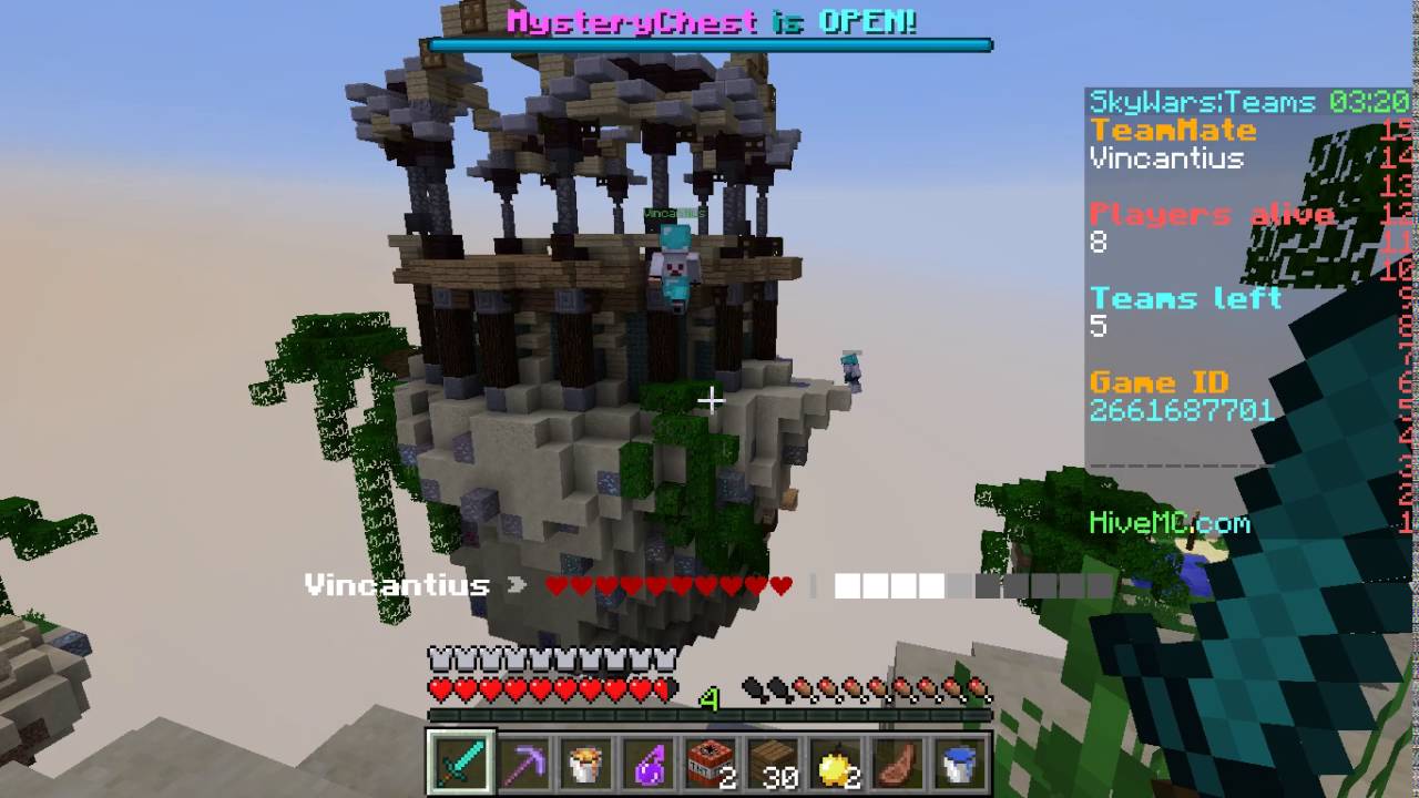 Player Vincantius fly Hacking in a Skywars game on Hivemc