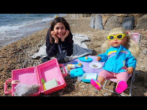 Ayşe Gül ile sahilde piknik yapıyor! Bebek bakma oyunları