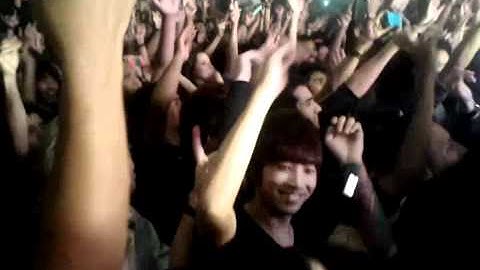 Above & Beyond - Sun & Moon - Zouk Singapore - 25.10.2011.3gp