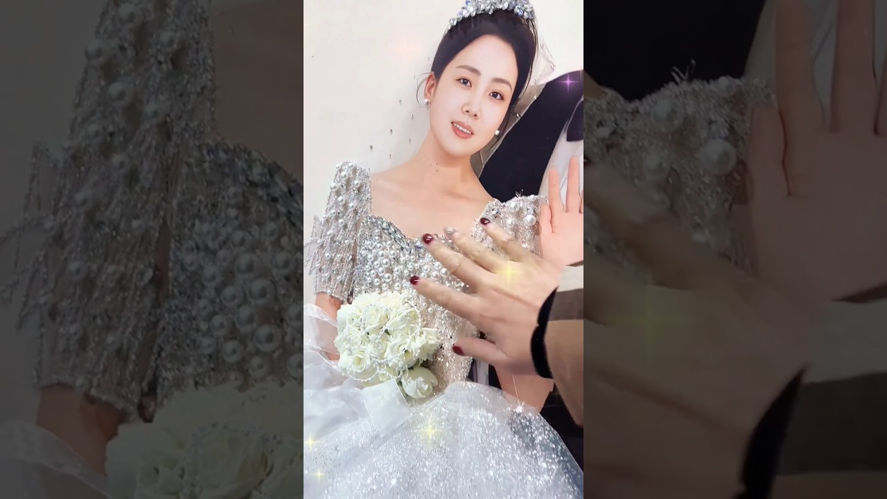 Do you like the three-dimensional wedding poster 