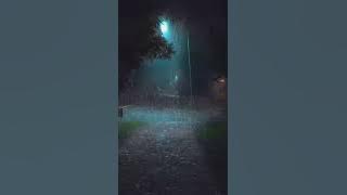 Hujan deras // Hujan deras di malam hari // Pemandangan indah di malam hari