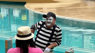 Tom's Hilarious Mime Antics at Seaworld