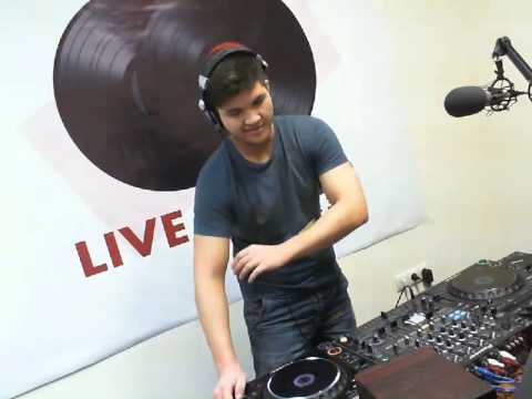 Livestudio 98 3fm@Timer Broadcasting LIVE on Justin tv 12 12 13
