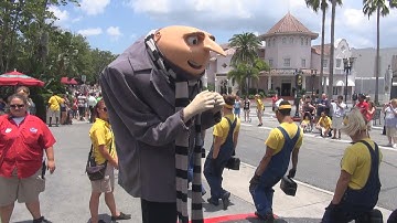 DESPICABLE ME Character STREET DANCE PARTY - Universal Studios Florida - GRU & FRIENDS
