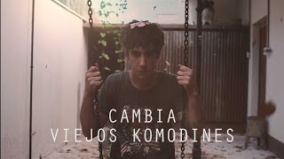 Video thumbnail of "VIEJOS KOMODINES - CAMBIA - Video Lyric"