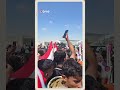 إيه اليوم الحلو ده.. شباب يستقبلون المنتخب الوطني بمعزوفات موسيقية في مطار العلمين