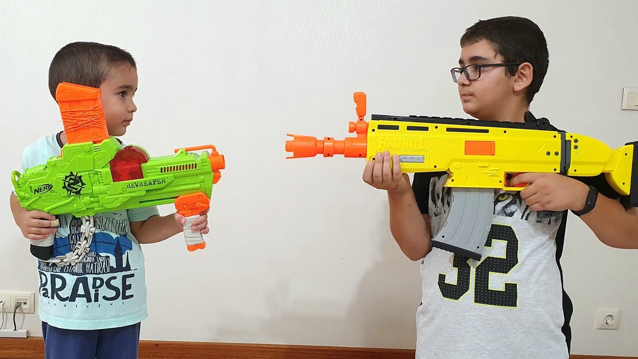 Berat ile Buğra Nerf Savaşı Yaptı. Nerf War Fun Kids Video