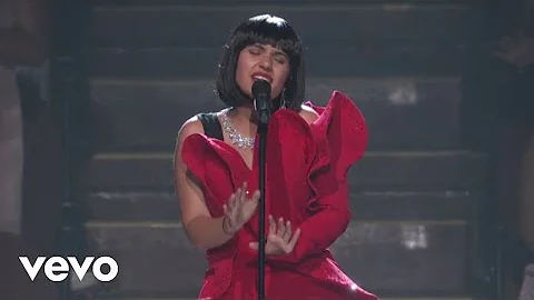 Alessia Cara - Scars To Your Beautiful  (Live At The MTV VMAs / 2017)