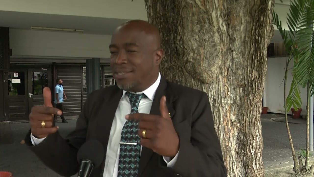 Het is overduidelijk dat deze initiatiefwetten een doorgestoken kaart zijn van deze regering