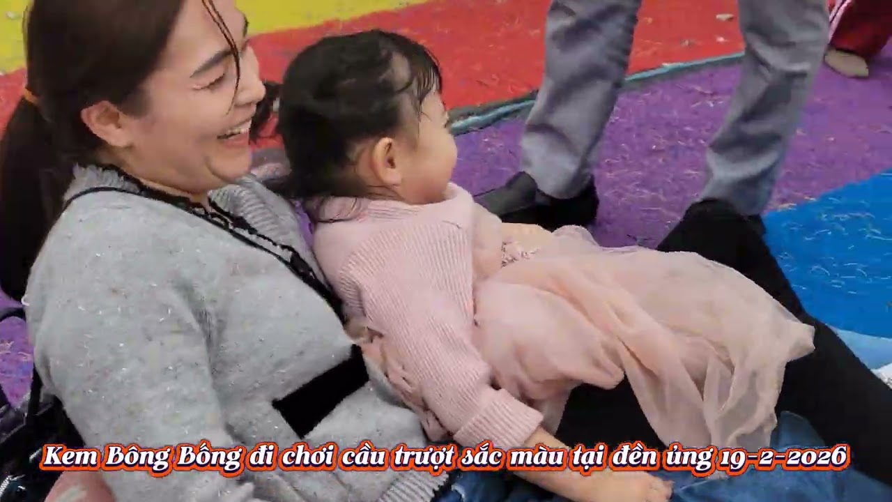 Kem Bông chơi cầu trượt sắc màu tại đền ủng - Hưng Yên. M3 tết 2026