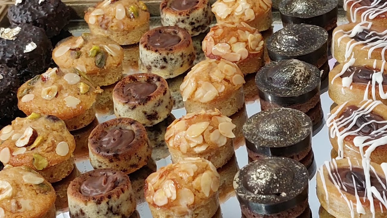 حلويات فينونسي بريستيج بعجينة واحدة تحصل على بلاطو راقي تيحمر الوجه financier prestige