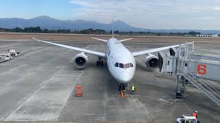 鹿児島空港にANAボーイング7879は６ゲートデカ過ぎた。
