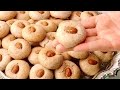 حلوة من الزمن الجميل الماكرون البلدي الأصلي معلك بدون زبدة و لا زيت و لا خمارة بثلاث مكونات فقط 