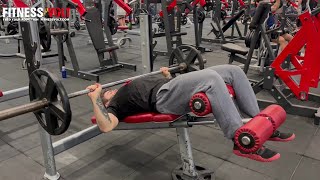 Decline Barbell Bench Press - Chest Exercise #Exercise #Guide #Fitness #Gym #Chest