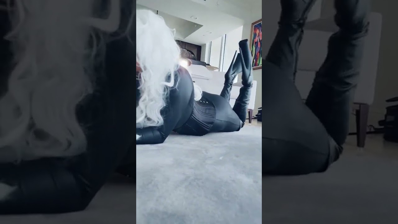 What happens as soon as you put the camera down at cosplay photoshoots :)