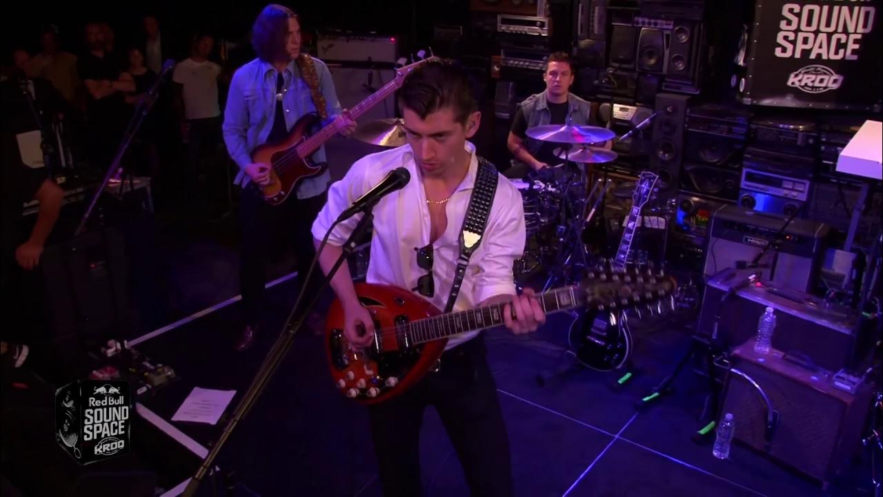 Arctic monkeys live. Arctic monkeys live