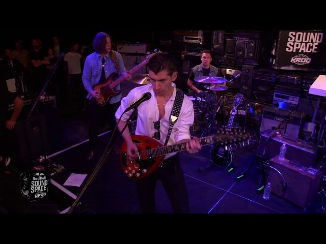 Arctic Monkeys - Do I Wanna Know?  (Live) class=