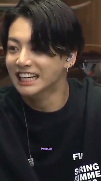 jungkook tertawa membandingkan jarinya dengan jari jimin #jungkook #jimin #bts