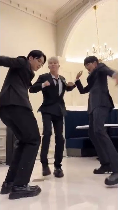 CHEERS 'pang pang'dance step by Mingyu🥂😂😂 #mingyu #wonwoo #seventeen #hoshi