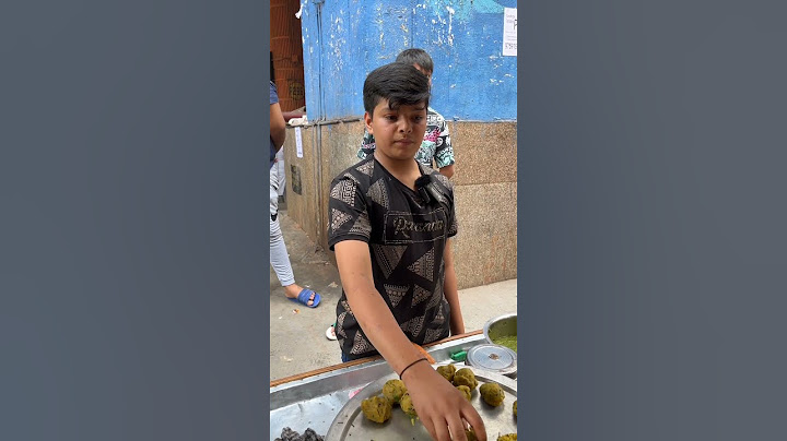 12 year old hardworking viral boy selling vada pav in delhi 🤩 #shorts #streetfood #foodie #trending