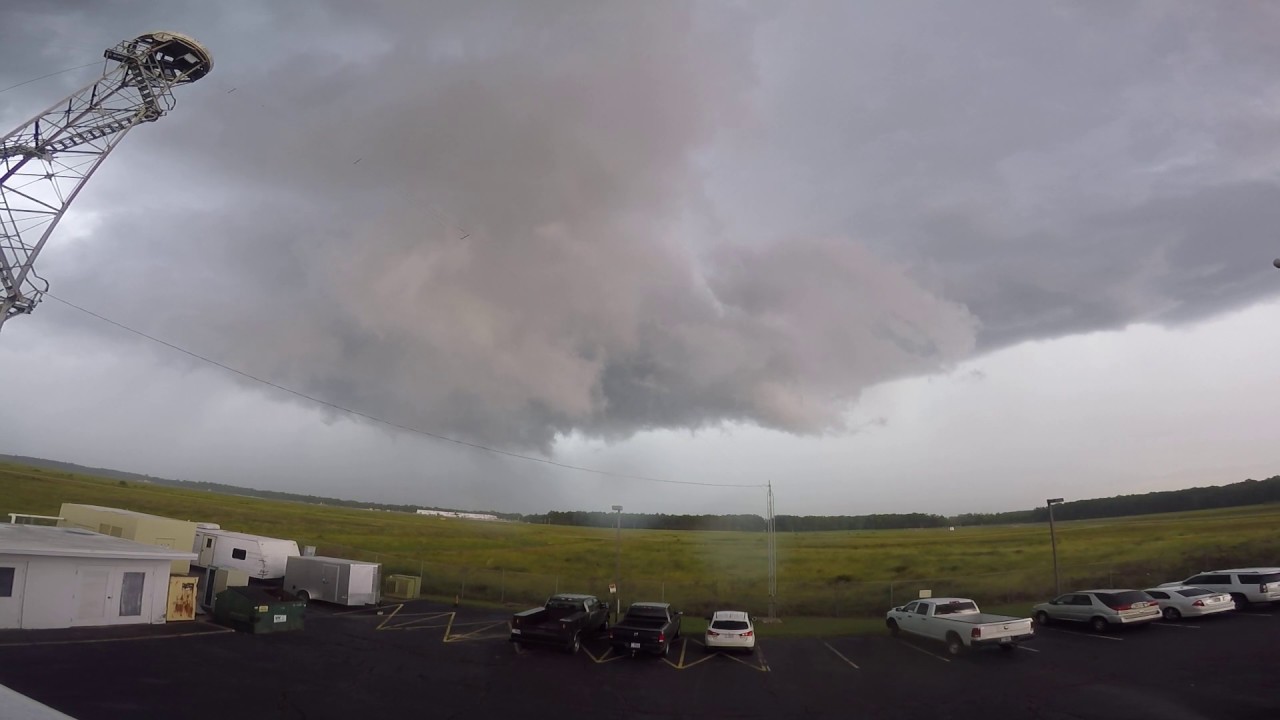 Intense Thunderstorm with 72mph Wind Gust - YouTube