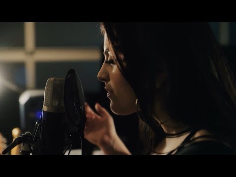 Lewis Capaldi - Hold Me While You Wait / Someone You Loved (Cover by Tayler Buono)