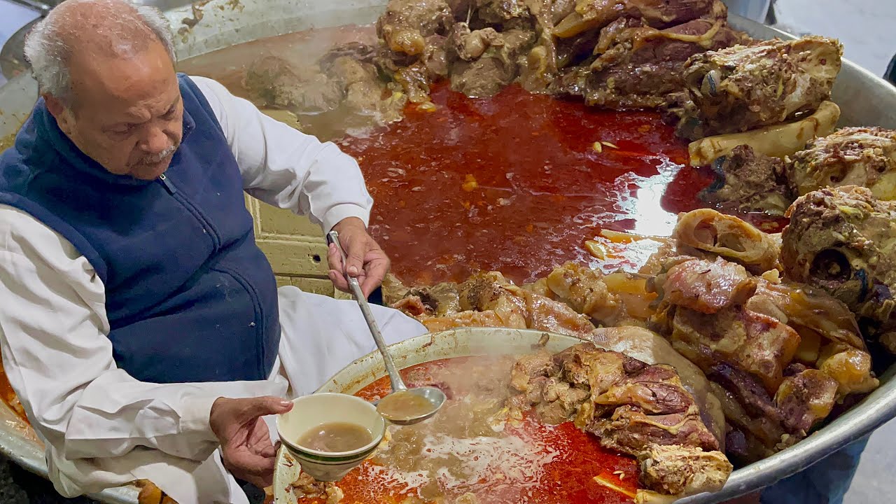 Tara Bong Siri Paya | 41 Year Old Man Selling Tasty Siri Paya Nashta Lahore | Pakistan Street Food