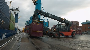 3785. Containerterminal (Container unloading) Stock Footage Video