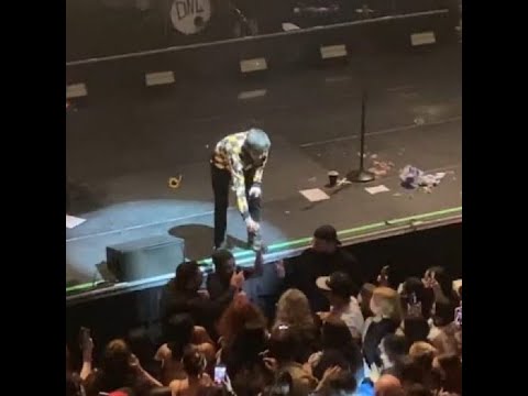Louis Tomlinson checking a fan who passed out during the show_ Louis Tomlinson tour 2022 #1d