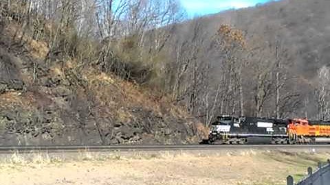 NS-BNSF lashup by Horseshoe Curve