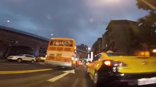 這種不管乘客死活的人也可以當公車駕駛