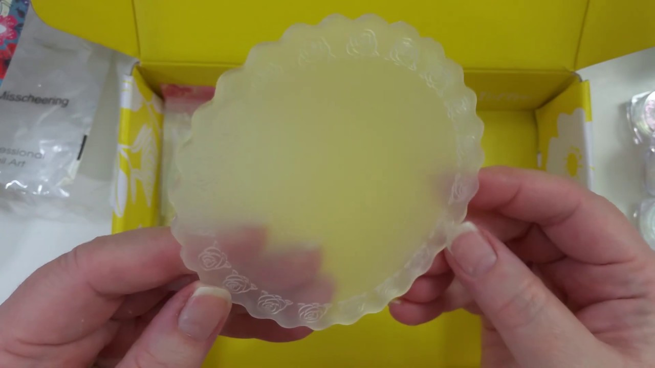 Sophie and Toffee Elves Box Unboxing December 2018 – Blow Out Box