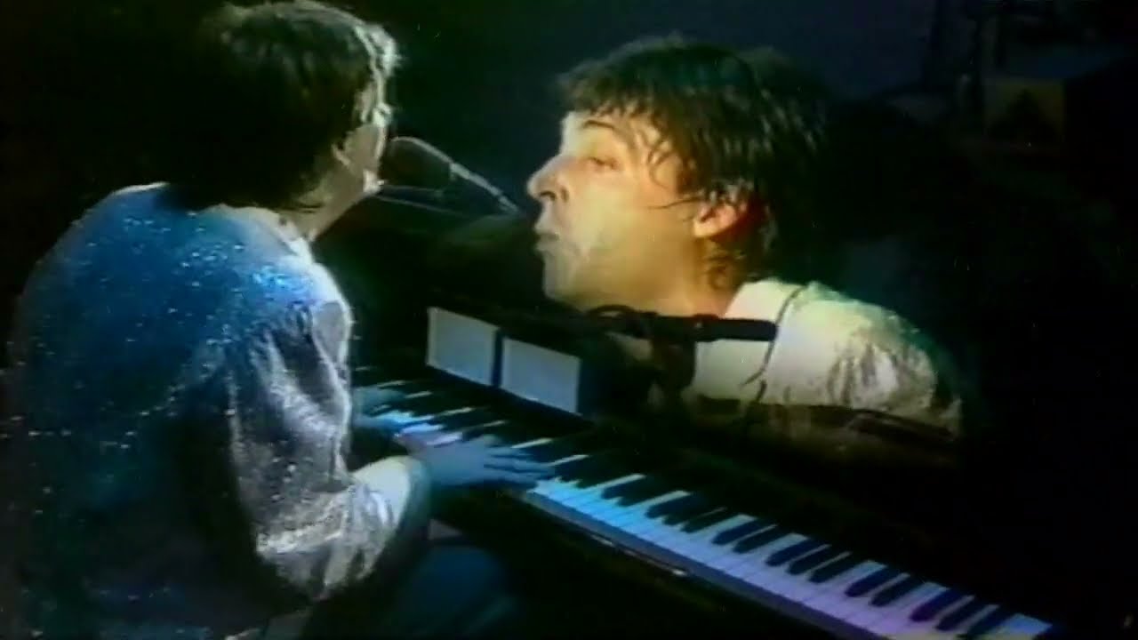 Paul McCartney & Wings - To You (Instrumental Remastered Video) adlı videoyu YouTube'da izle Paul McCartney & Wings - To You (Instrumental Remastered Video) adlı videoyu YouTube'da izle