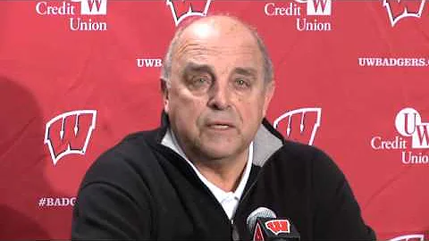 UW's Barry Alvarez reacts to Gary Andersen's decis...