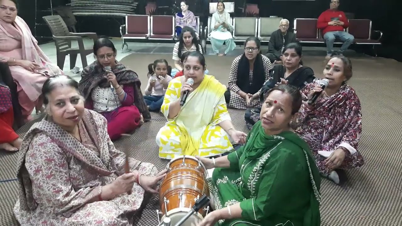 #hanuman #bajrangbali ##bhaktisong #yt .Hanumaan ji ka bahut sunder bhajan. Veer hanumana. 🙏🙏☀️