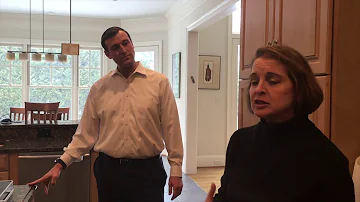 What happens at a Shabbat meal?